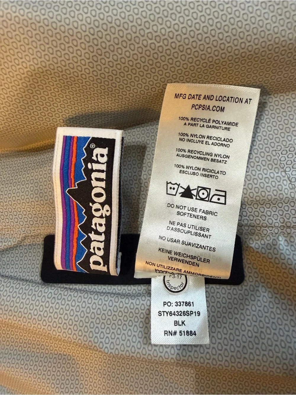 Patagonia Kids’ H2No Hooded Rain Jacket in Black, size XS (5–6) Unisex